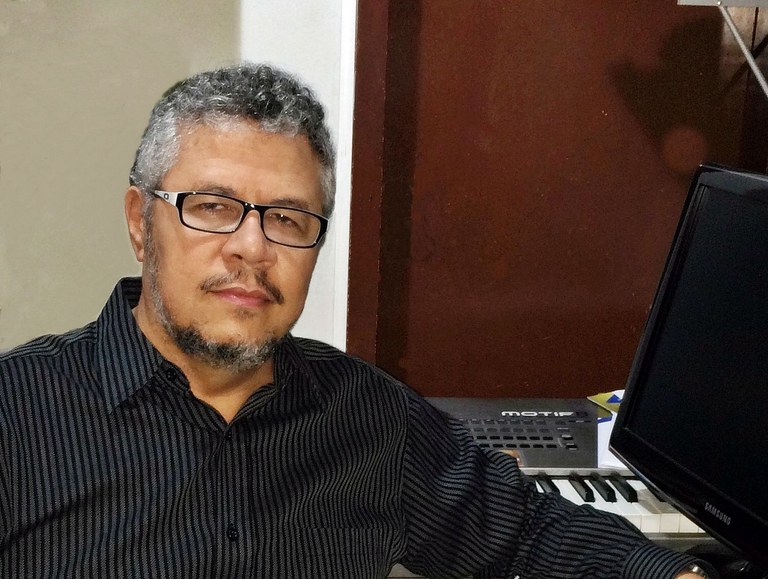 Professor, Eli-Eri Moura