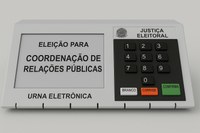 Imagem de urna eletrônica gerada por IA