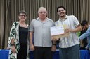 Profa. Caroline Colpo, Prof. José Roberto Soares do Nascimento (pró-reitor), discente João Gusmão